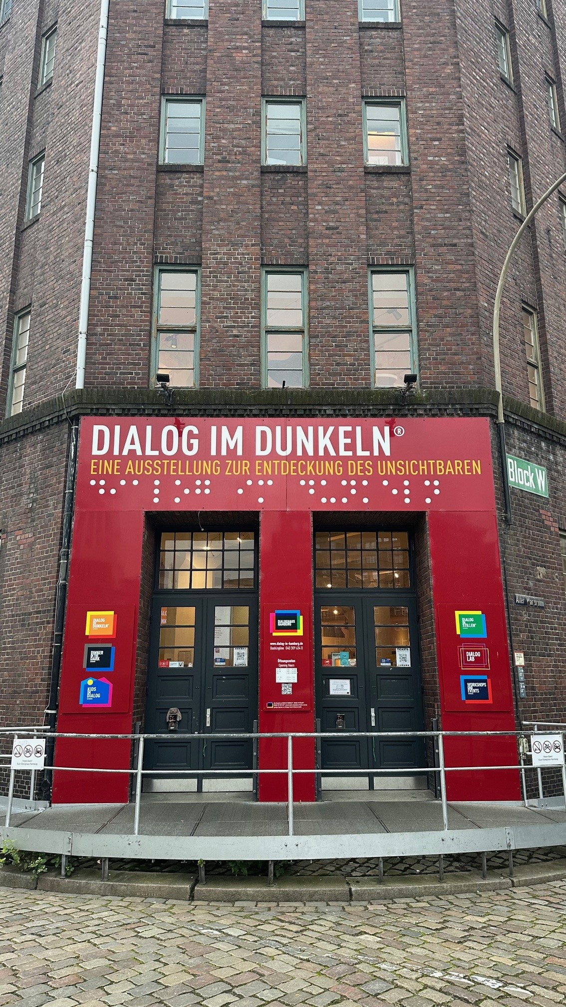 Fassade vom Dialog im Dunkeln, Hamburg