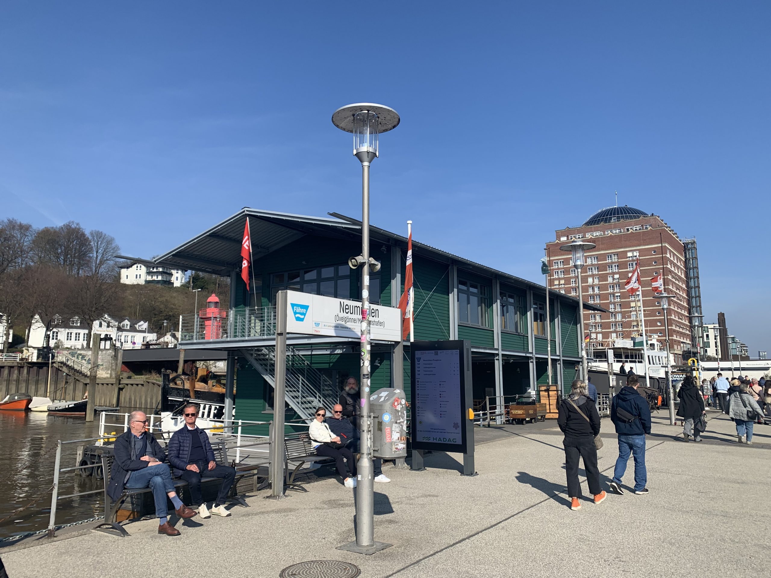 Der Lieger - Das Besucherzentrum im Museumshafen - Die Hamburg-Lotsen